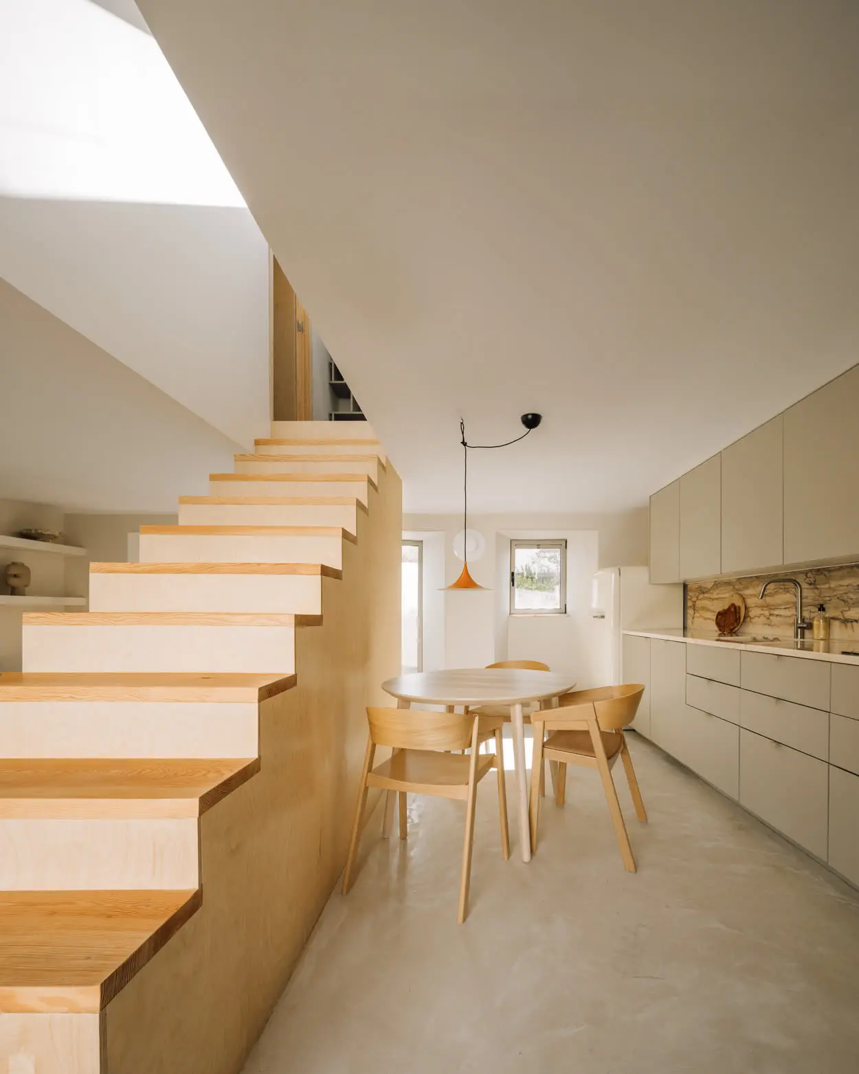 cuisine design et escalier petite maison avec piscine Portugal cuisine design et escalier petite maison avec piscine Portugal
