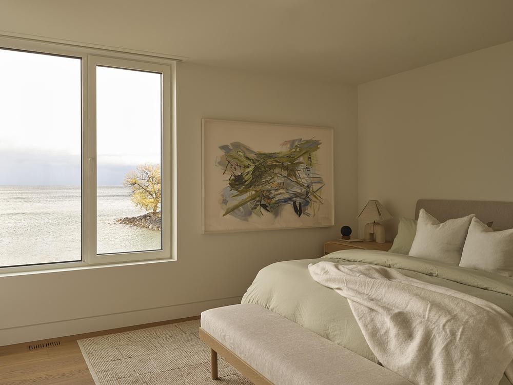 chambre décoration naturelle beige maison contemporaine face au lac Huron