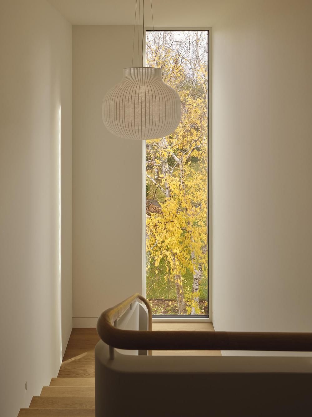 escalier maison contemporaine face au lac Huron