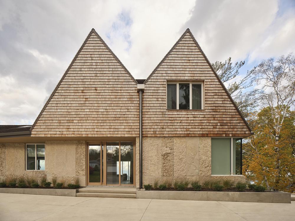 maison contemporaine face au lac Huron