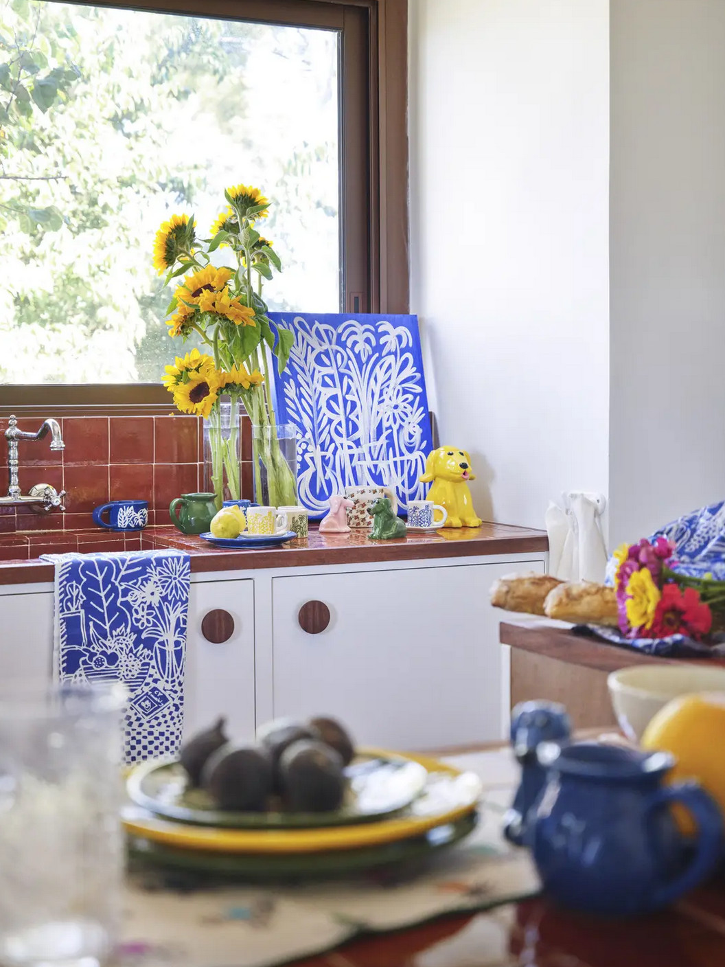 cuisine avec objets colorés collaboration Monoprix x B.D. Graft