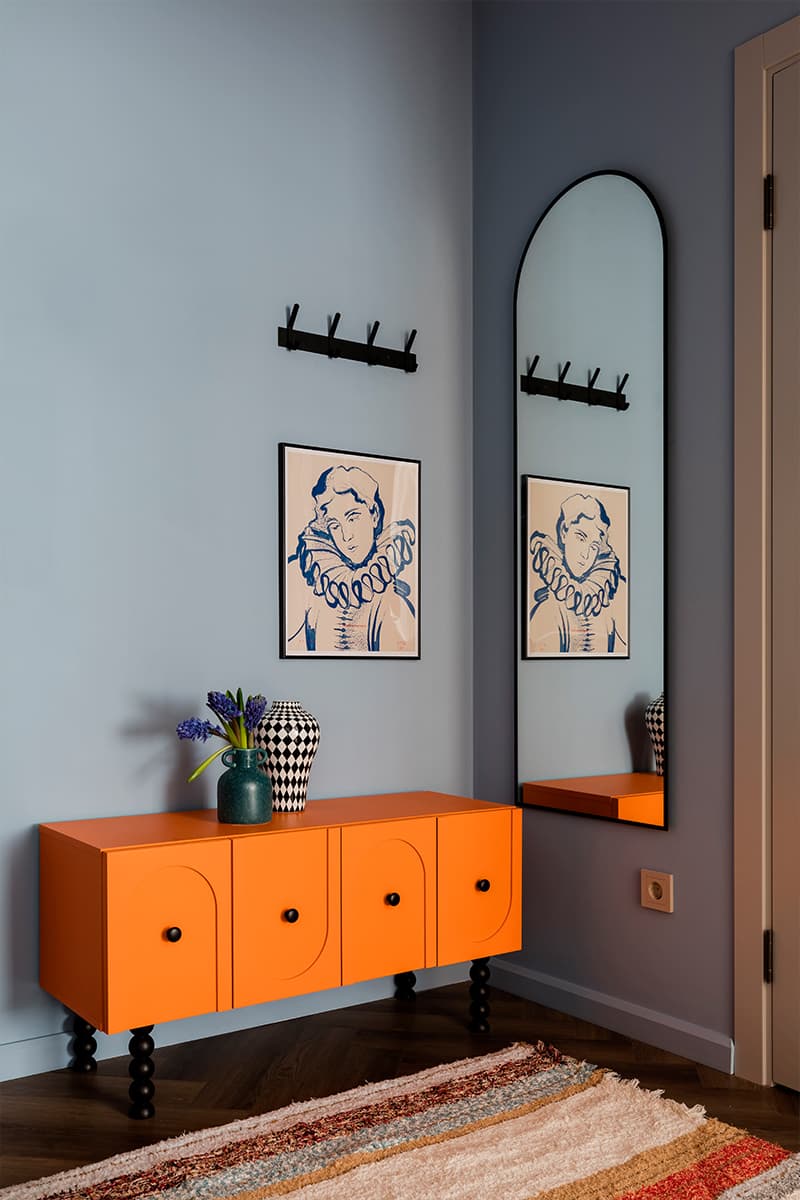 entrée murs bleus deux-pièces 35m2 décoration contemporaine