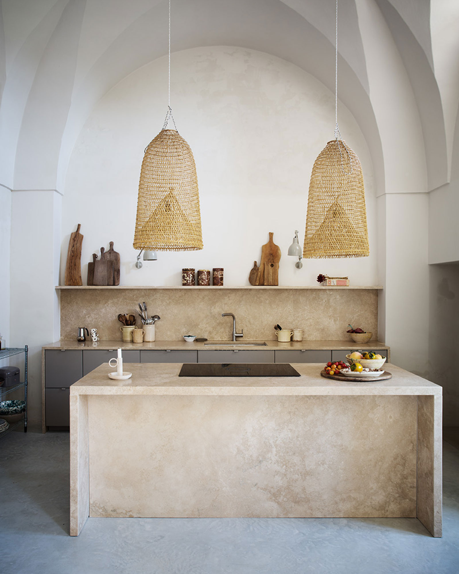 cuisine design avec arches maison de ville ancienne dans les Pouilles cuisine design avec arches maison de ville ancienne dans les Pouilles