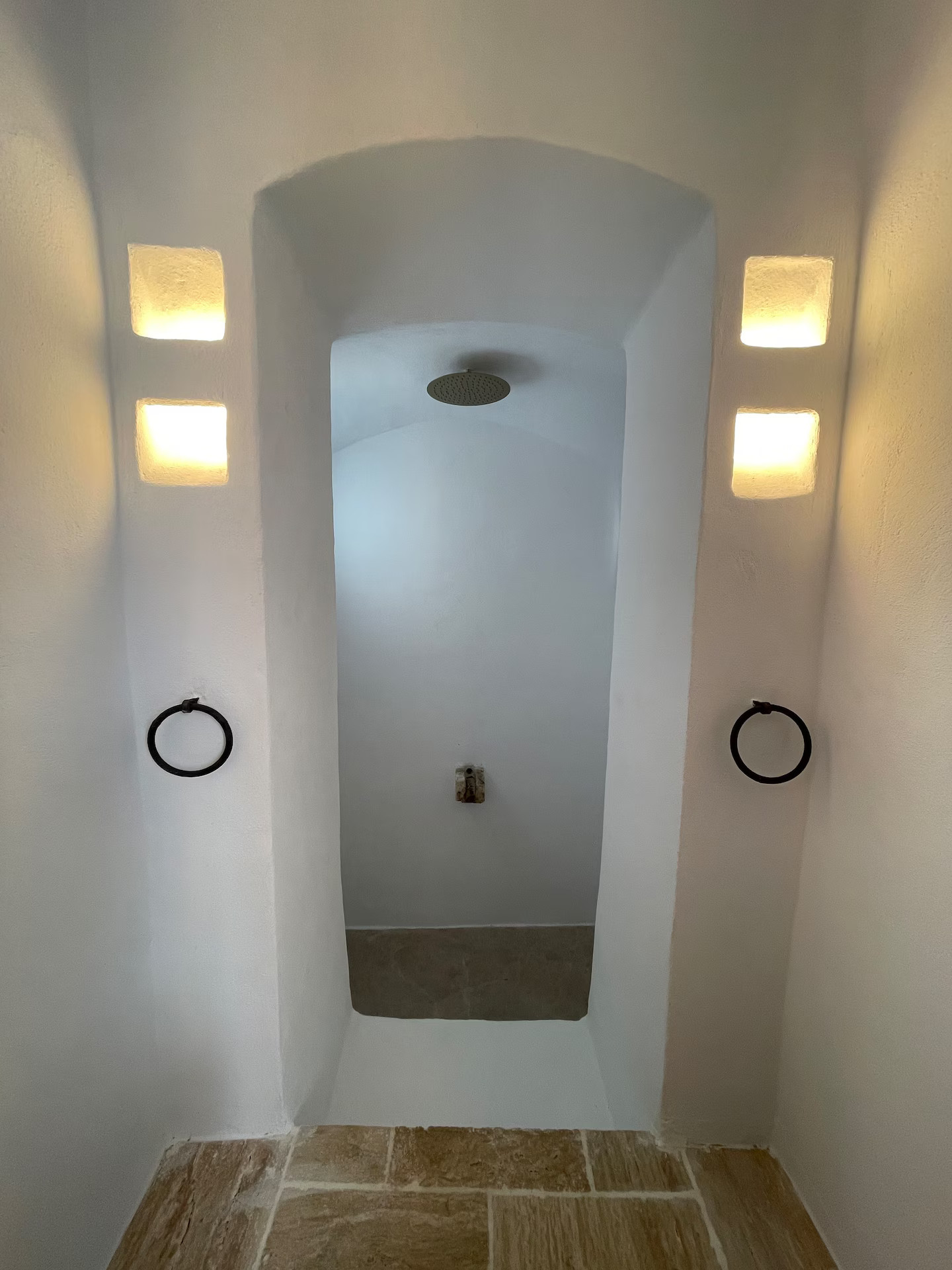 douche maçonnée petite maison de village décoration rustique chic