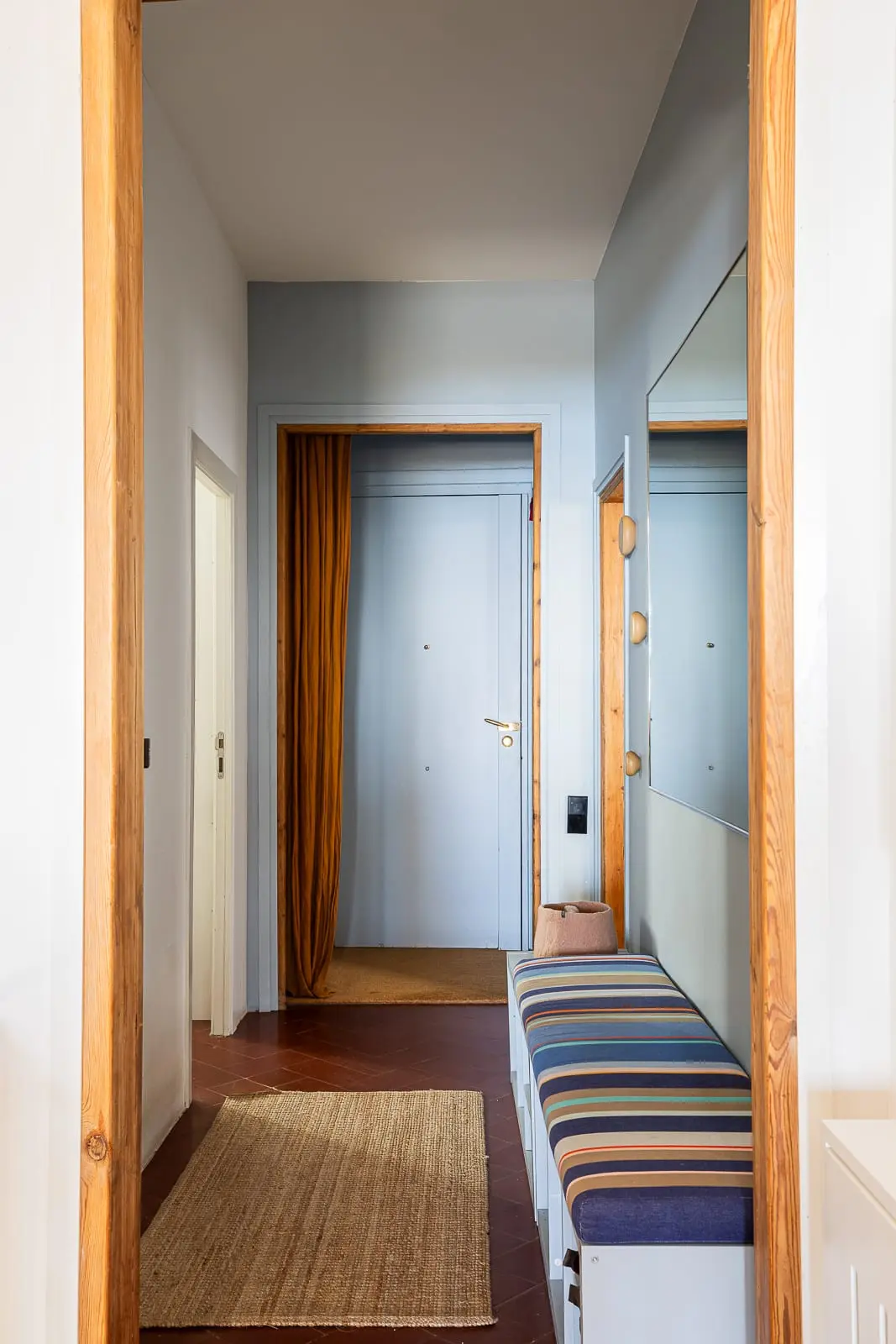 couloir avec banc couloir avec banc