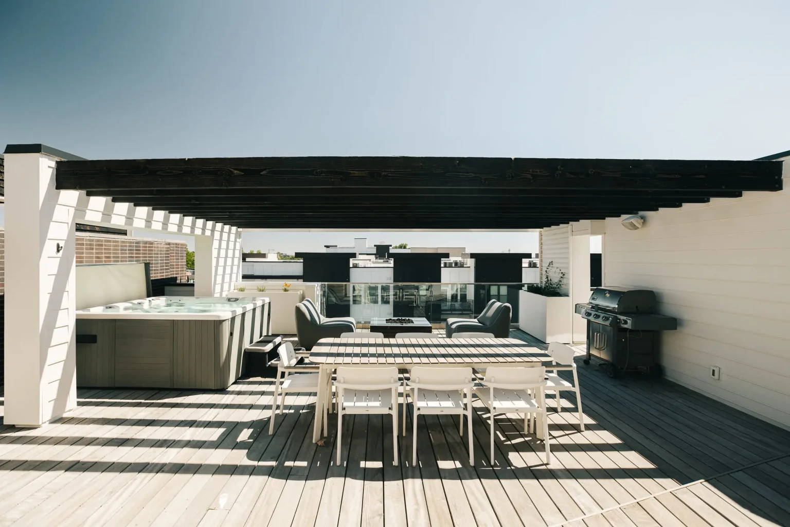 jacuzzi sur rooftop maison de ville décoration design