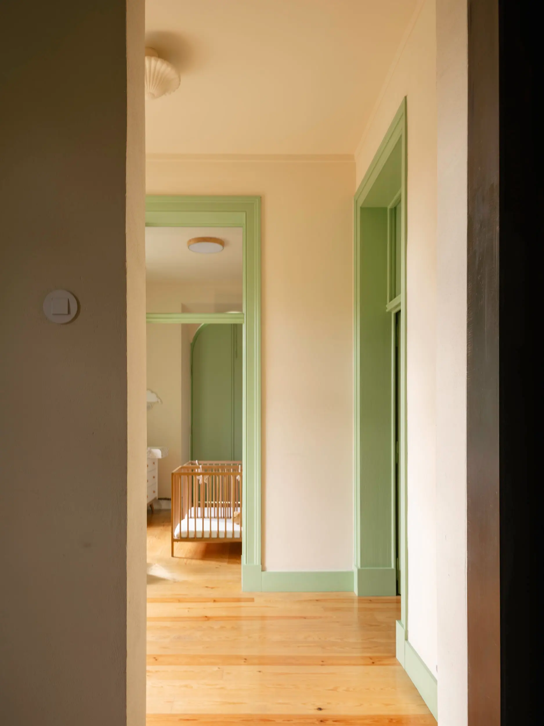 palier porte verte et chambre enfant maison portugaise