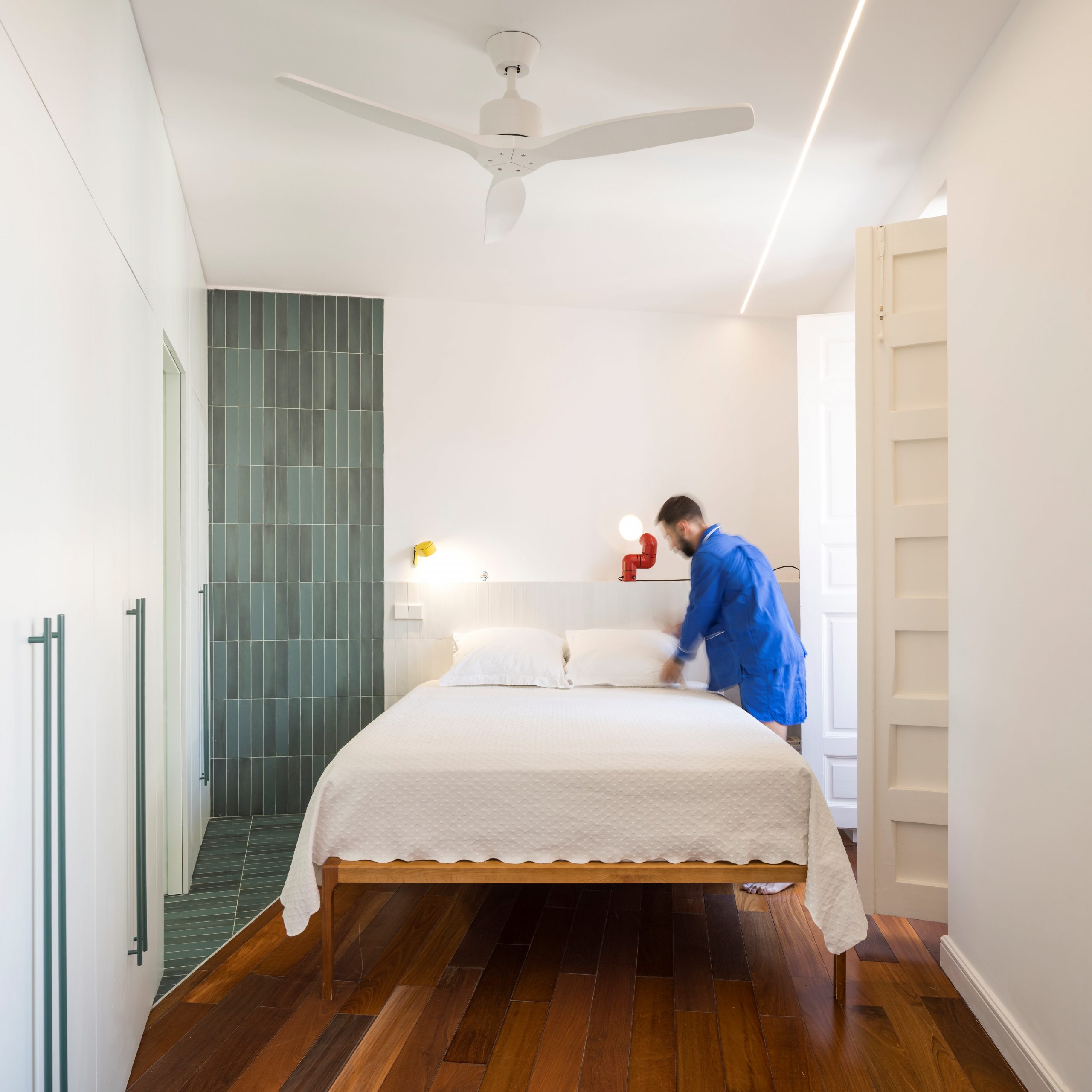 chambre décoration design et colorée Casa Eme Madrid par Gon Architects