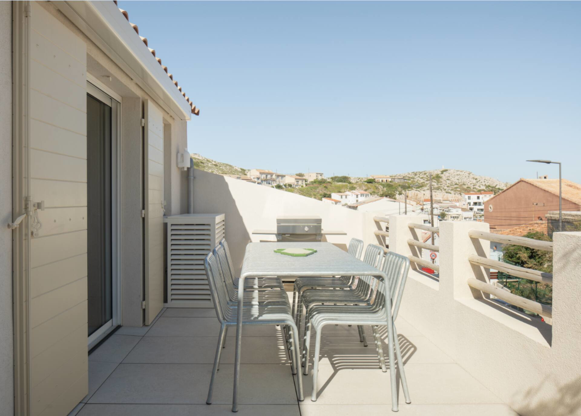 terrace small house in Les Goudes Marseille for holydays
