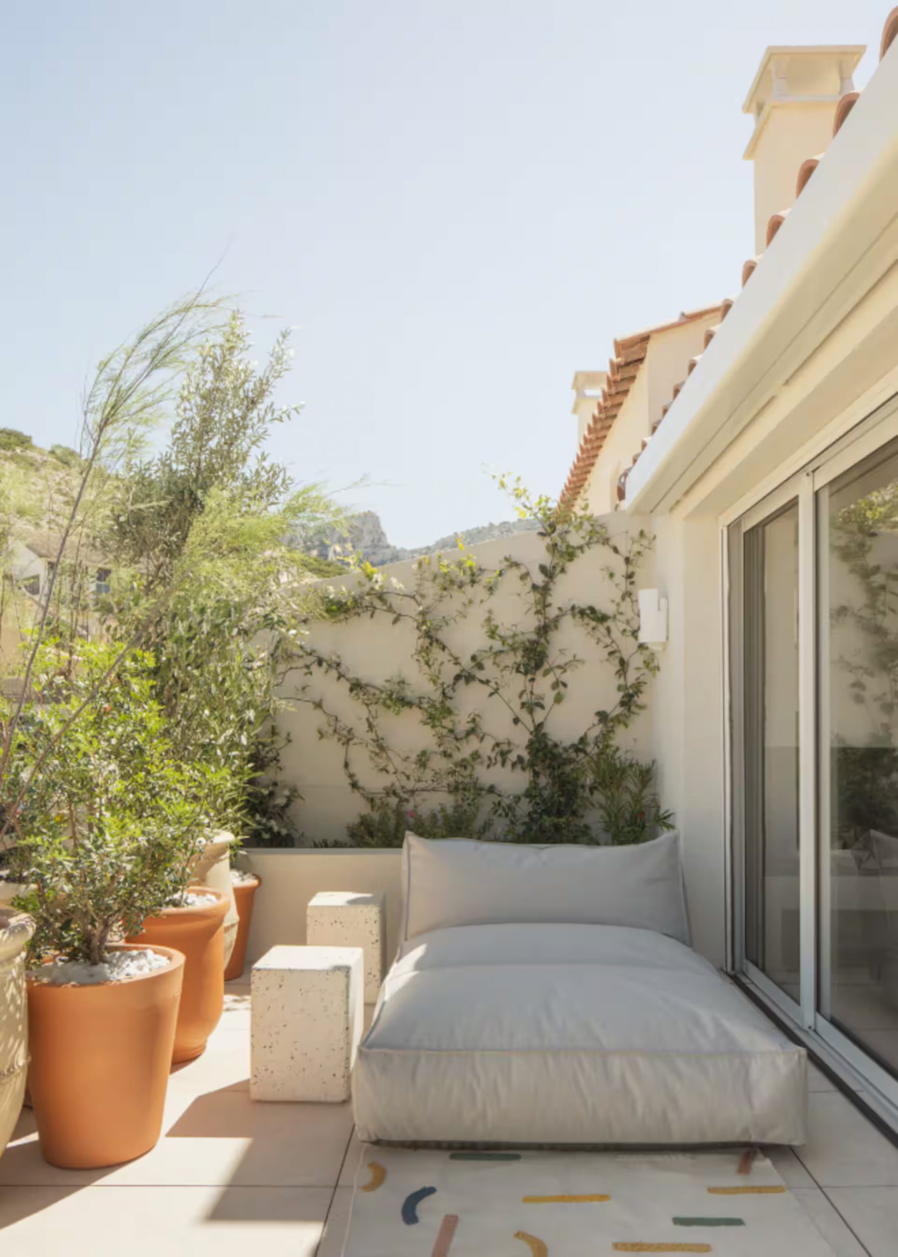 terrace small house in Les Goudes Marseille for holydays