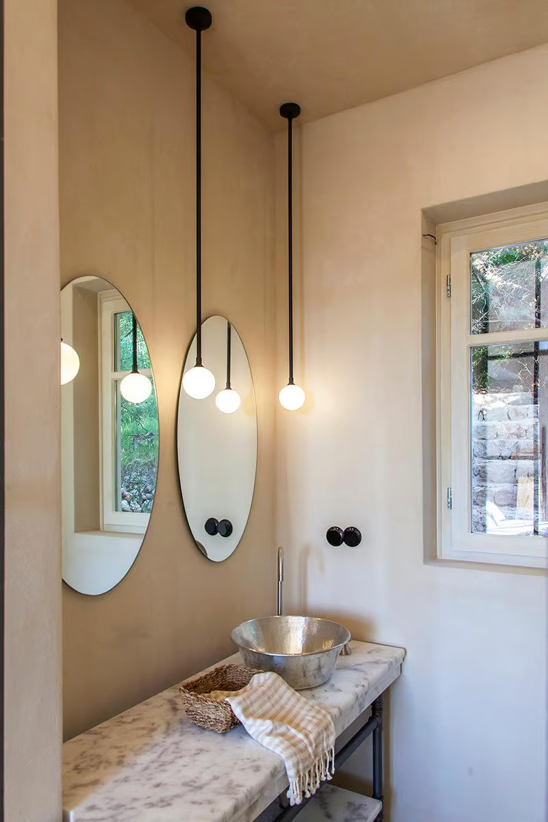 salle de bain contemporaine et rustique chic
