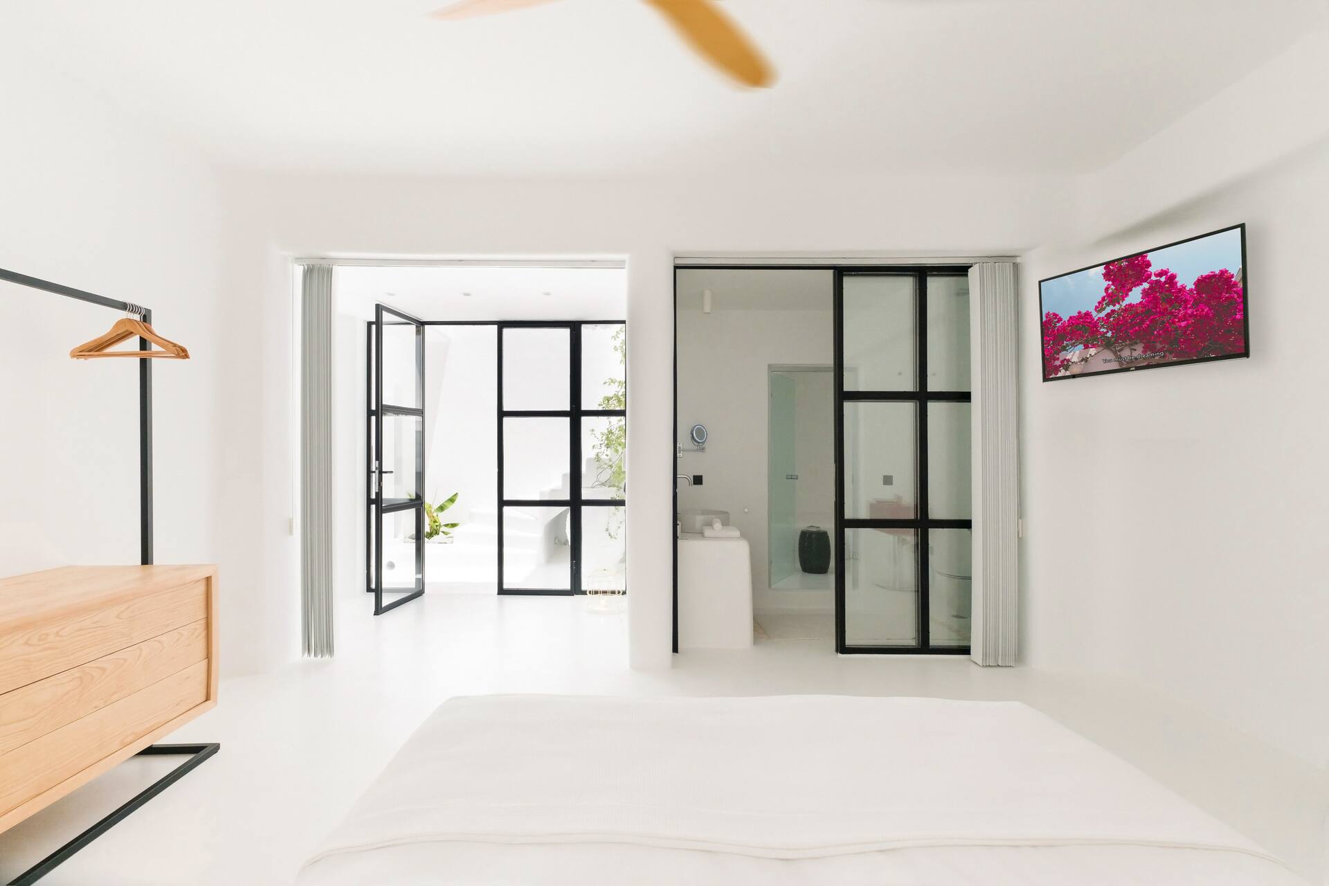 chambre et salle de bain avec verrière