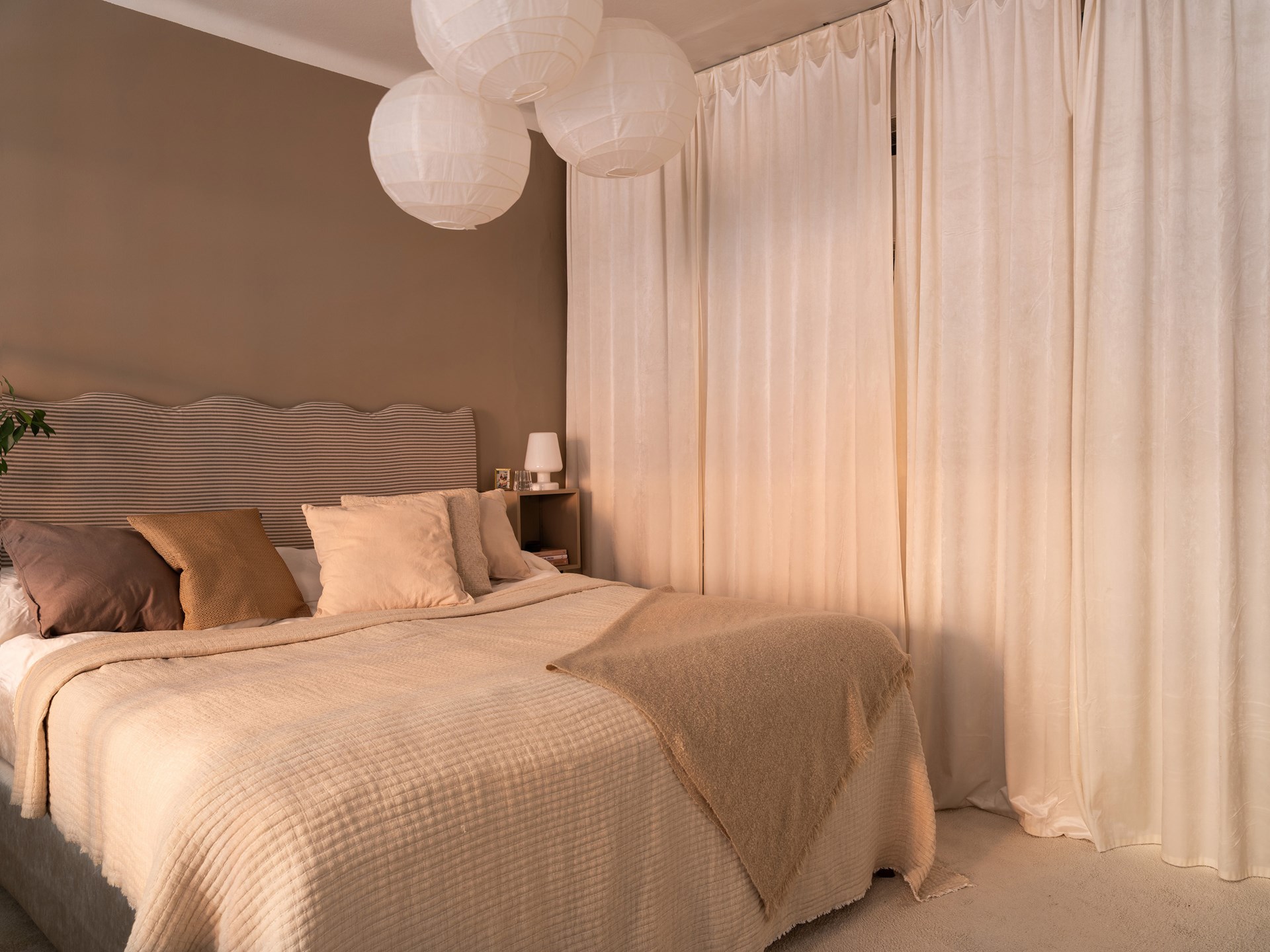 chambre avec dressing rideau décoration scandinave beige deux-pièces 51m2 chambre avec dressing rideau décoration scandinave beige deux-pièces 51m2