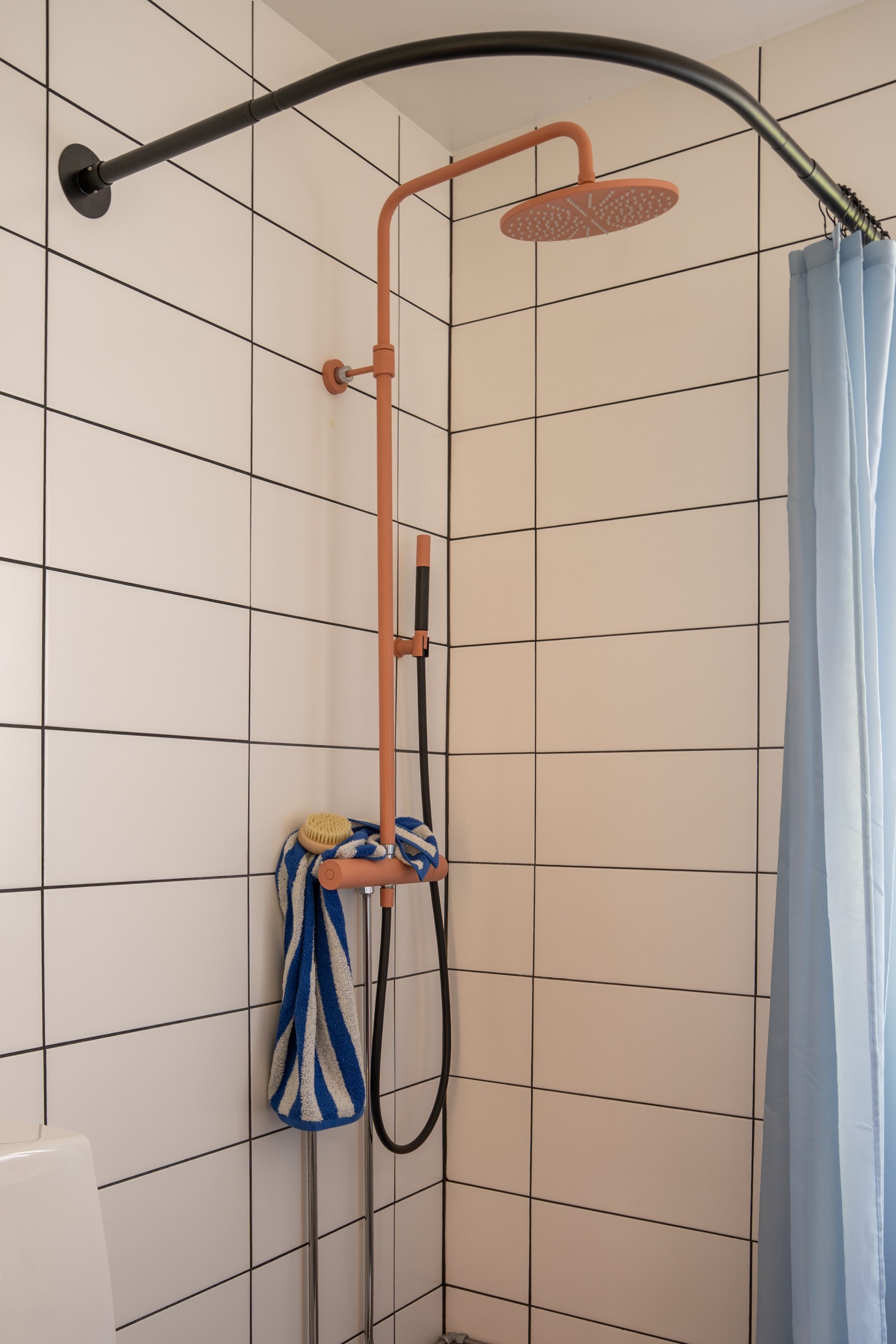 douche appartement 39m2 décoration colorée douche appartement 39m2 décoration colorée