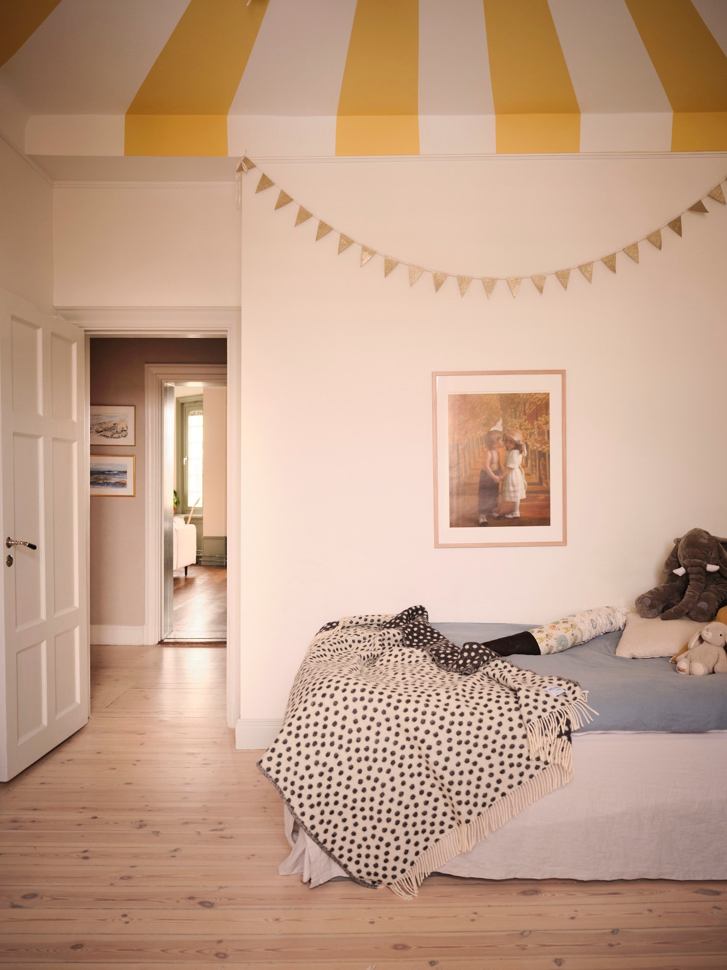 chambre enfant décoration scandinave en tons doux