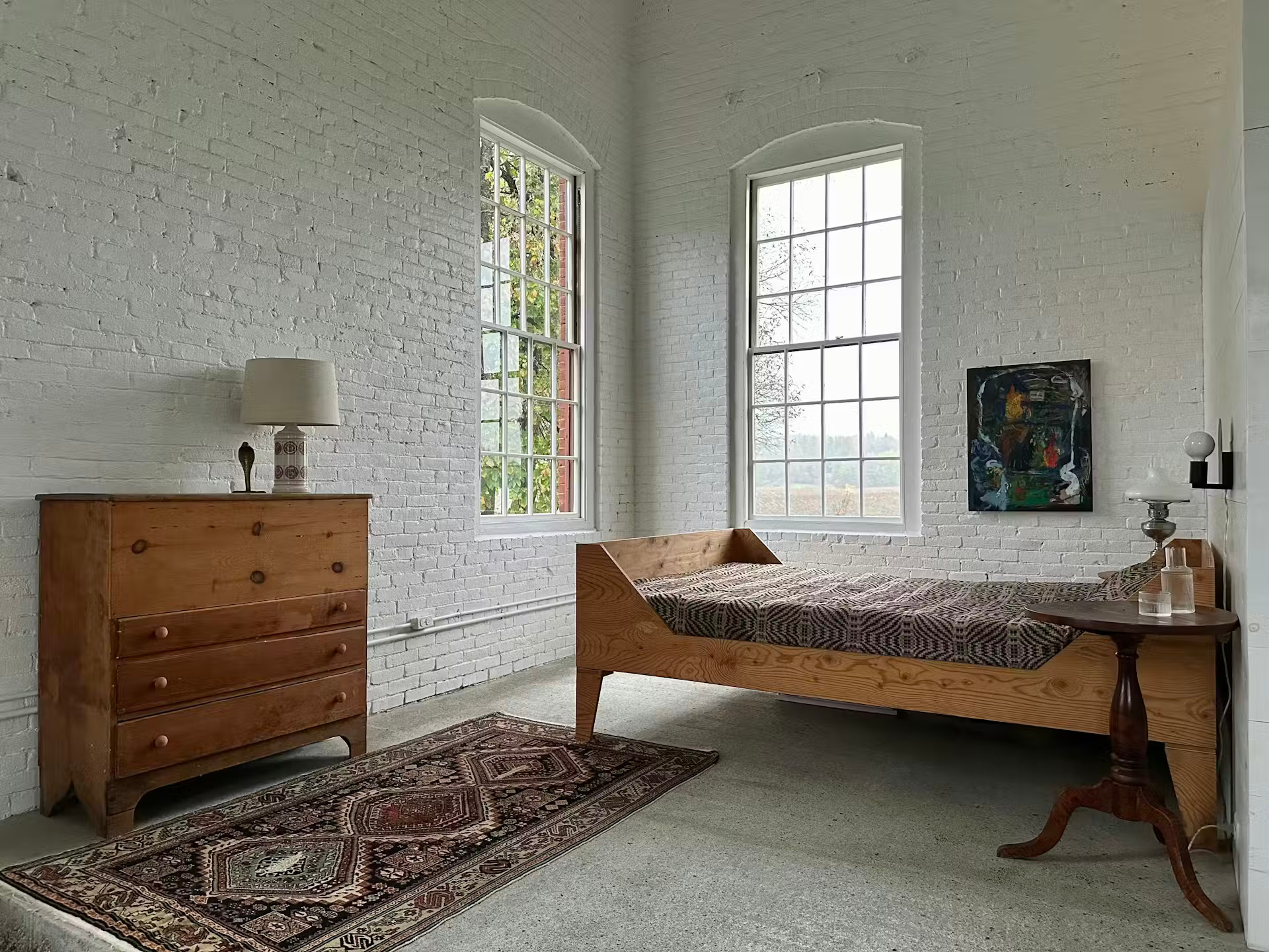 chambre avec murs briques blanches maison ancienne réhabilitée décoration minimaliste chambre avec murs briques blanches maison ancienne réhabilitée décoration minimaliste