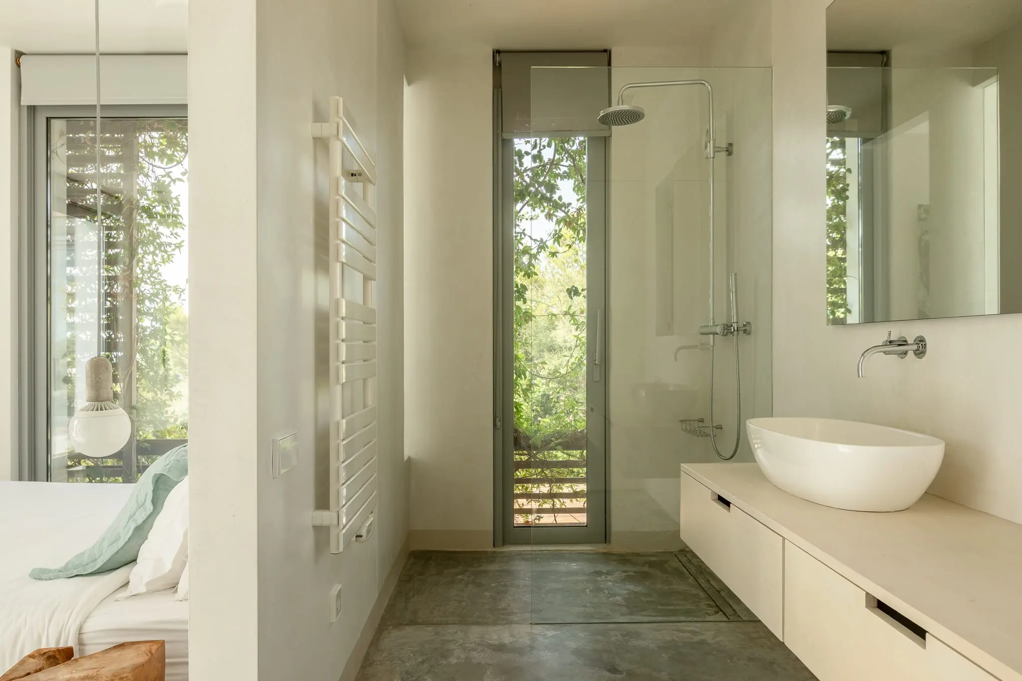 chambre décoration minimaliste avec salle de bain