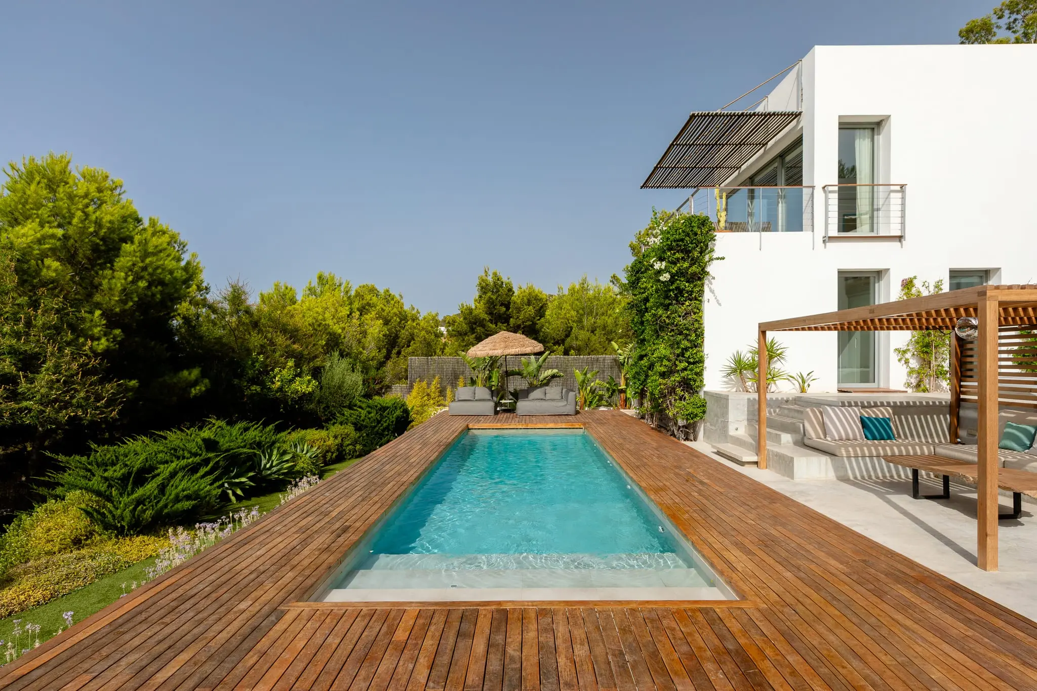 terrasse avec piscine maison face à la mer à Ibiza