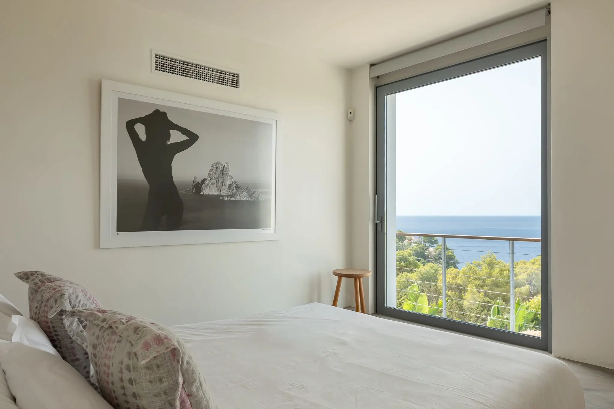 chambre décoration minimaliste vue mer