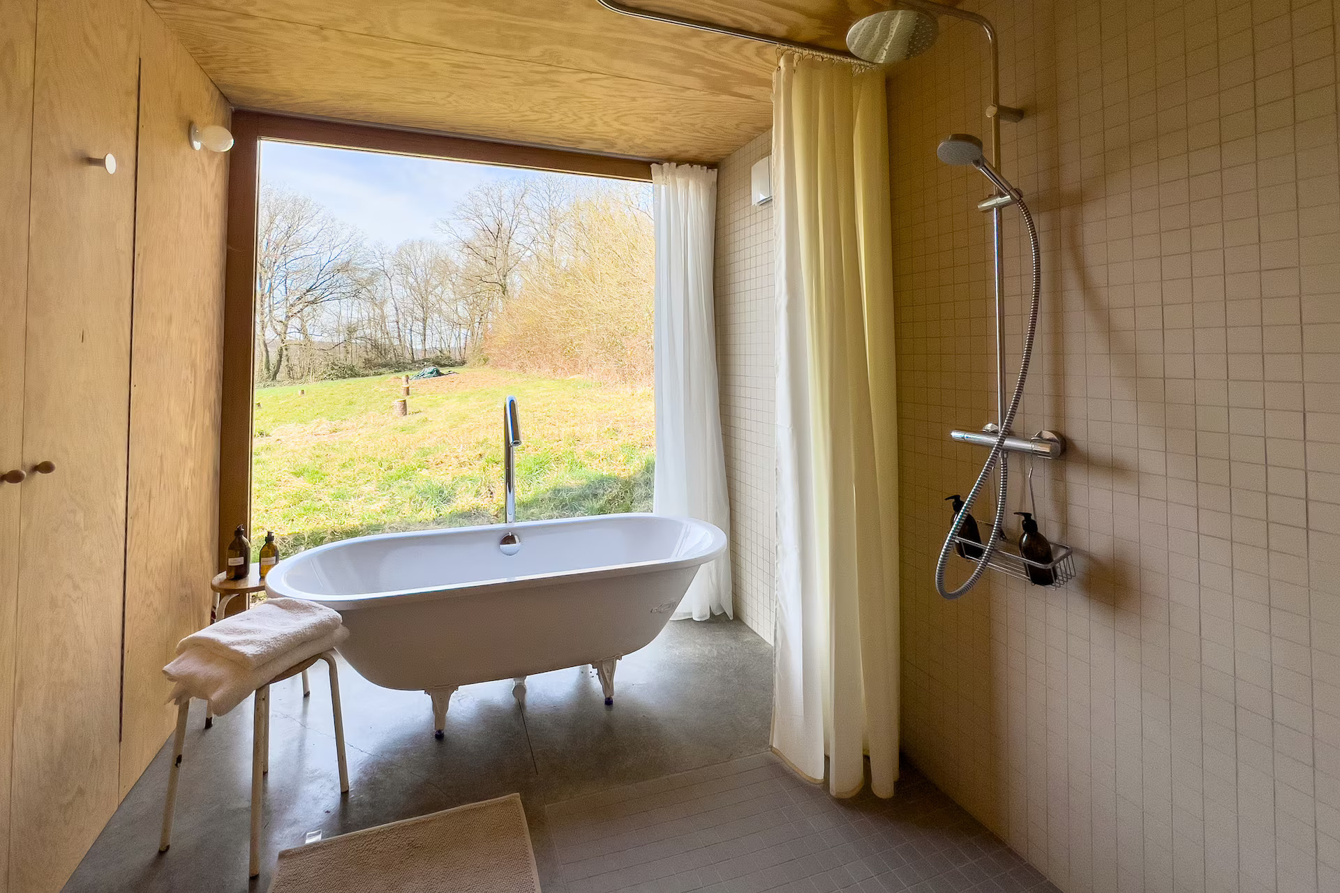 bathroom retro style wood walls bay window bathroom retro style wood walls bay window