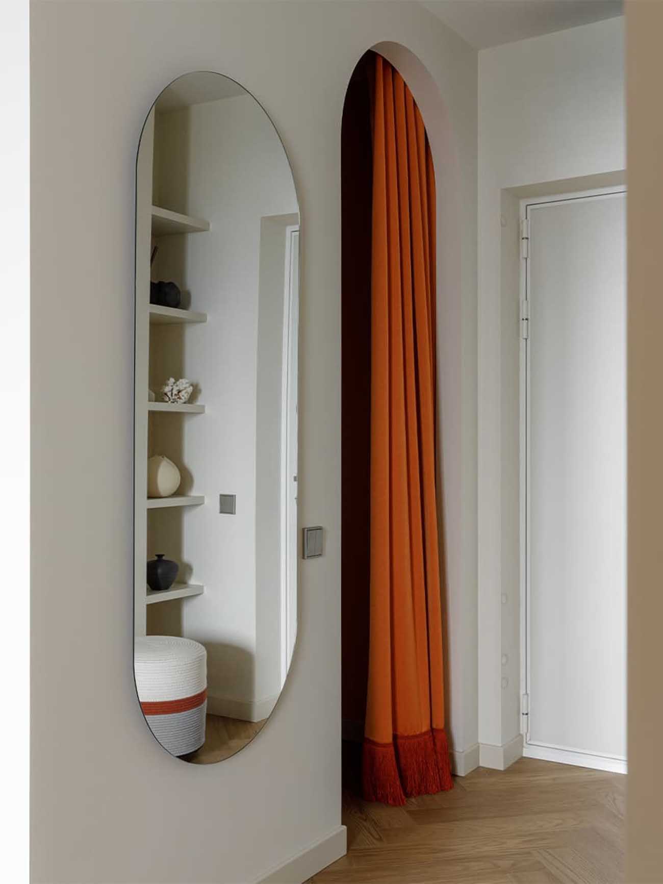 dressing ouverture cintrée fermé par rideaux orange deux-pièces de 37m2