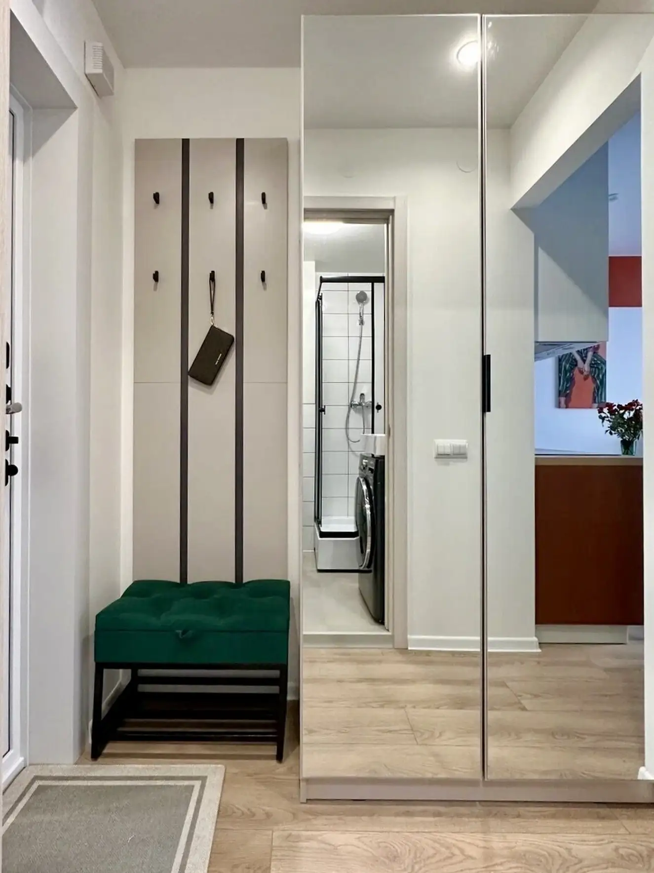entrée avec petit banc studio 19m2 décoration contemporaine colorée entrée avec petit banc studio 19m2 décoration contemporaine colorée