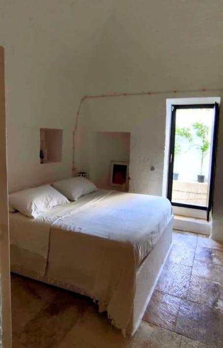 chambre minimaliste maison Pouilles Casa Lama Monopoli