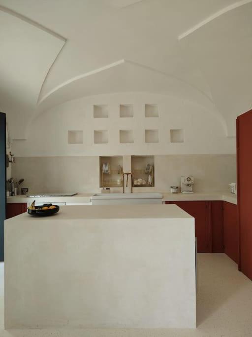 cuisine design rouge maison Pouilles Casa Lama Monopoli