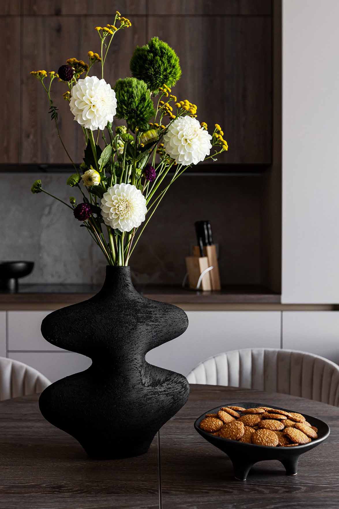 bouquet de fleurs sur table ronde bouquet de fleurs sur table ronde