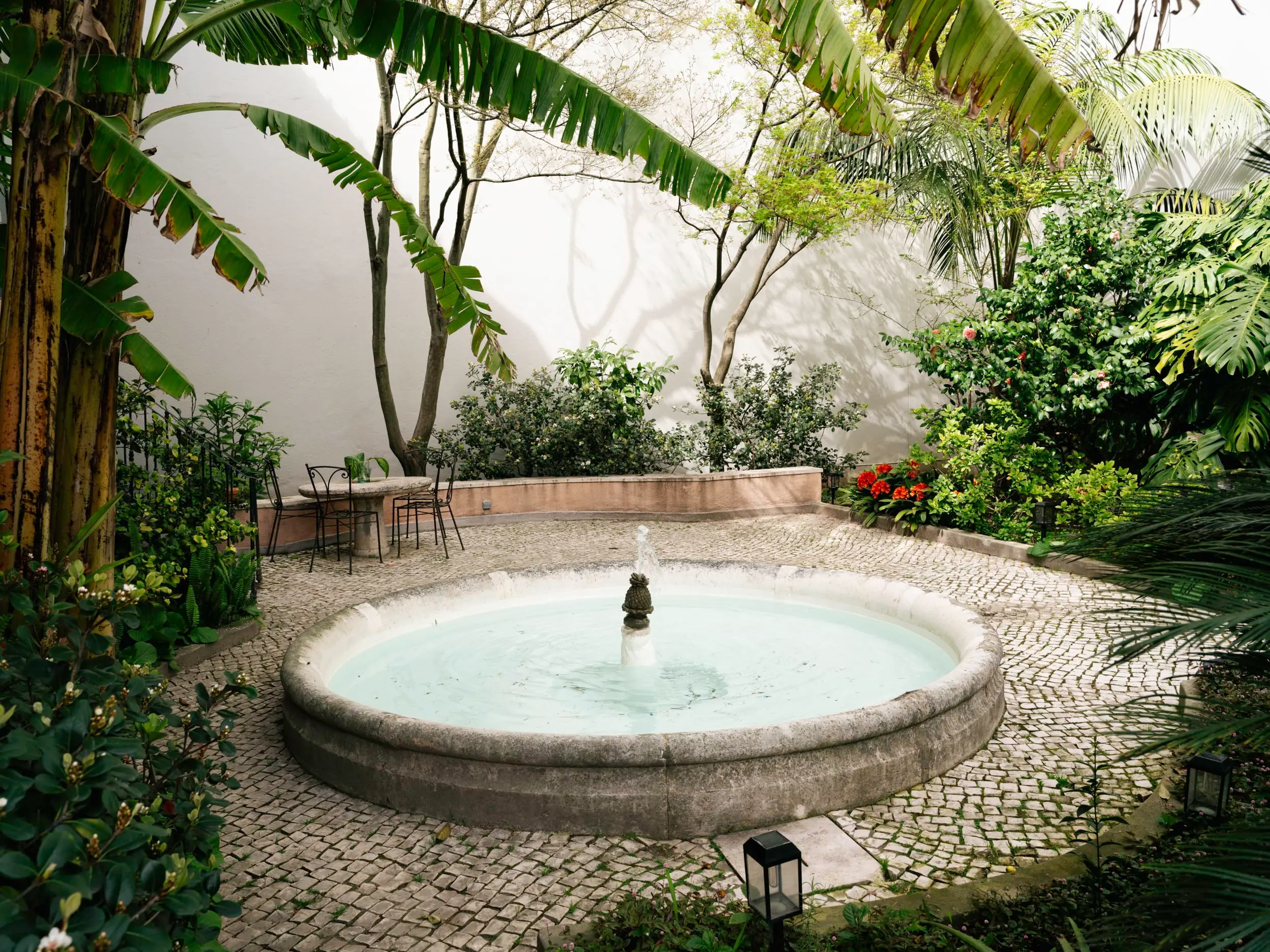 townhouse garden with fountain townhouse garden with fountain