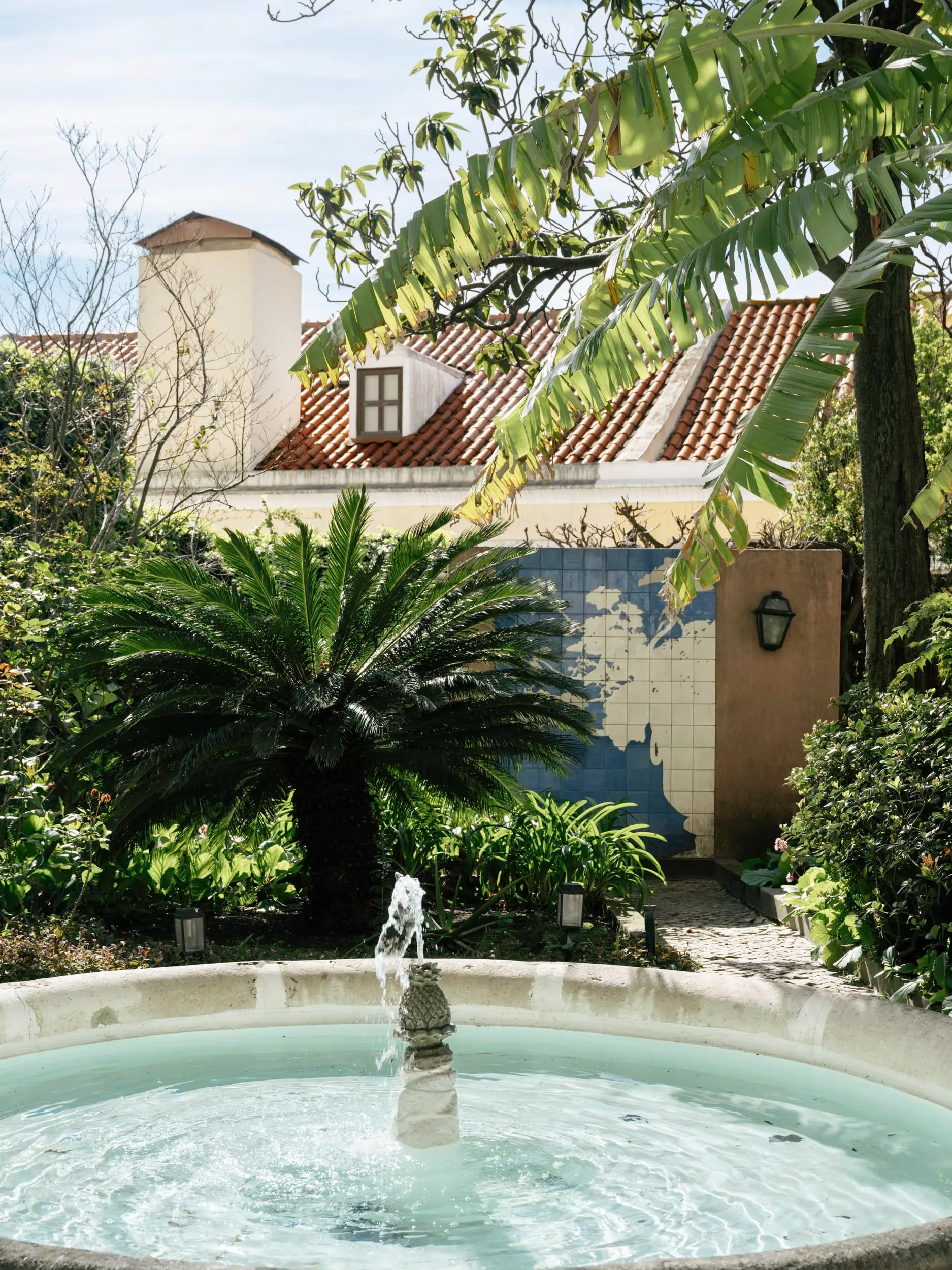 townhouse garden with fountain townhouse garden with fountain