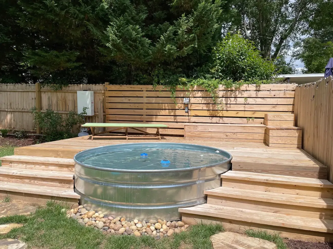 terrasse avec mini piscine tank métal façon abreuvoir terrasse avec mini piscine tank métal façon abreuvoir