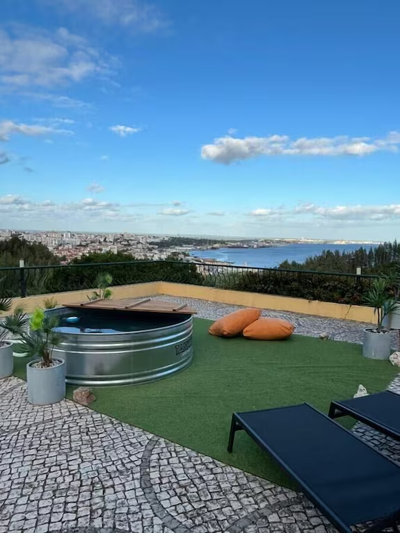 terrasse avec mini piscine tank métal façon abreuvoir terrasse avec mini piscine tank métal façon abreuvoir
