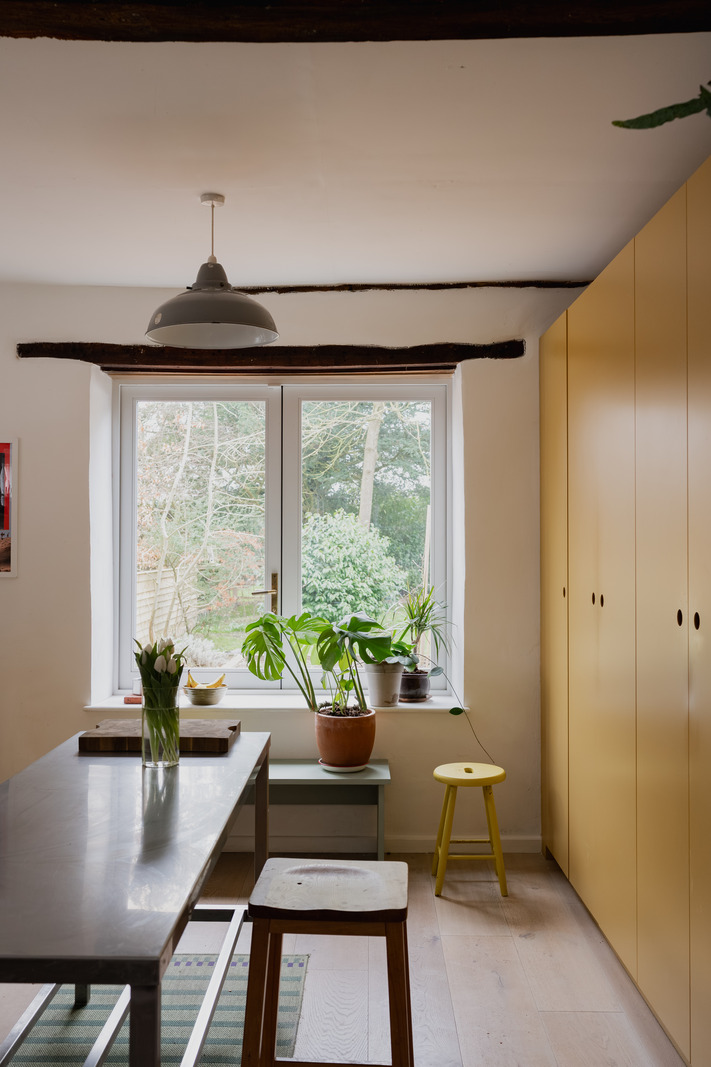 yellow kitchen vintage decor renovated 18th-century house in the English countryside yellow kitchen vintage decor renovated 18th-century house in the English countryside