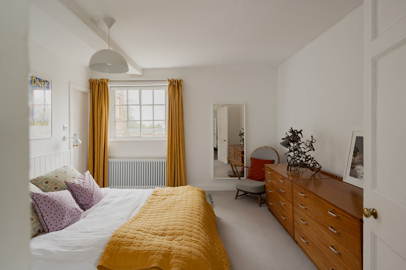 bedroom country chic style renovated 18th-century house in the English countryside bedroom country chic style renovated 18th-century house in the English countryside