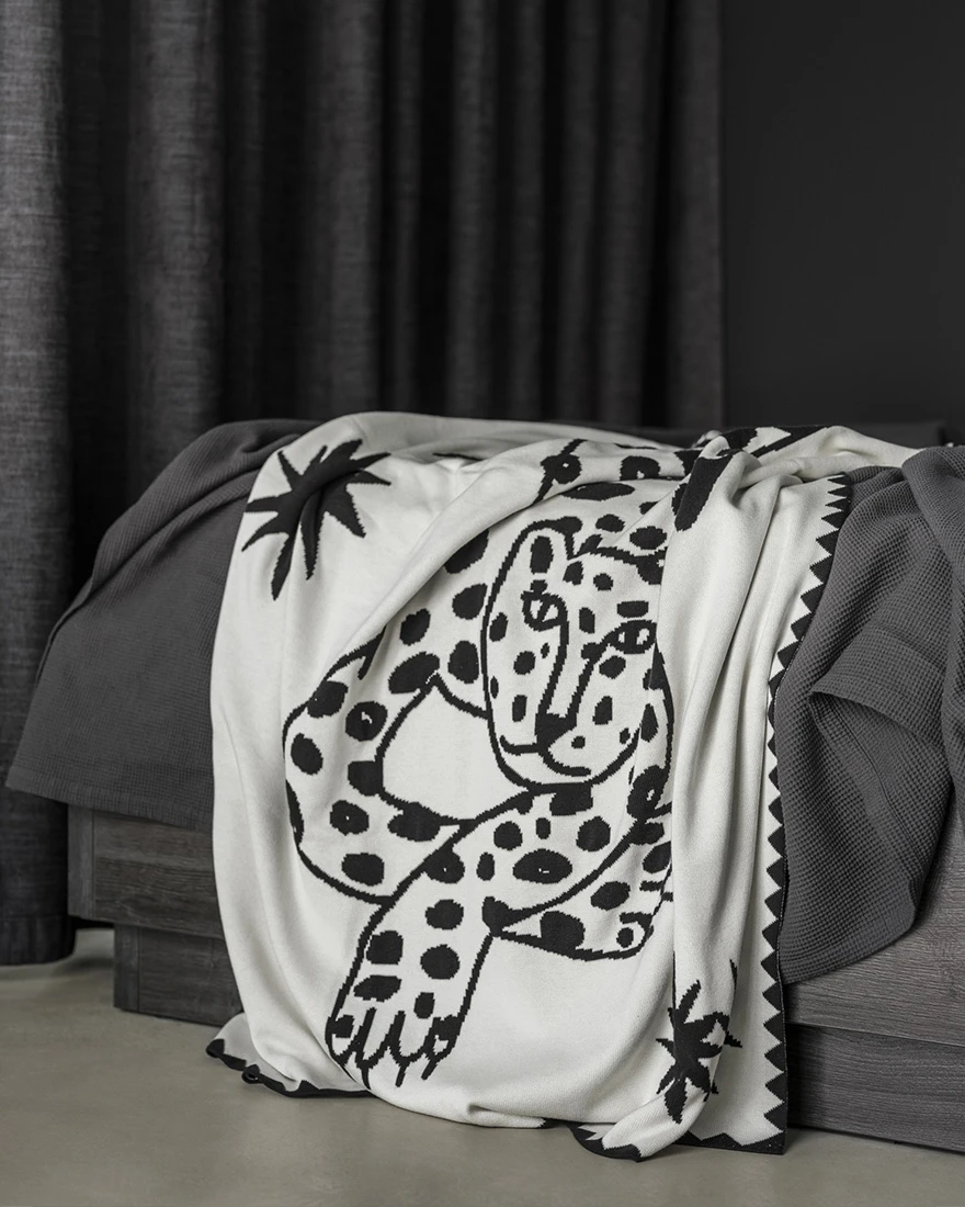chambre alcôve petit appartement studio 35m2 noir et blanc design