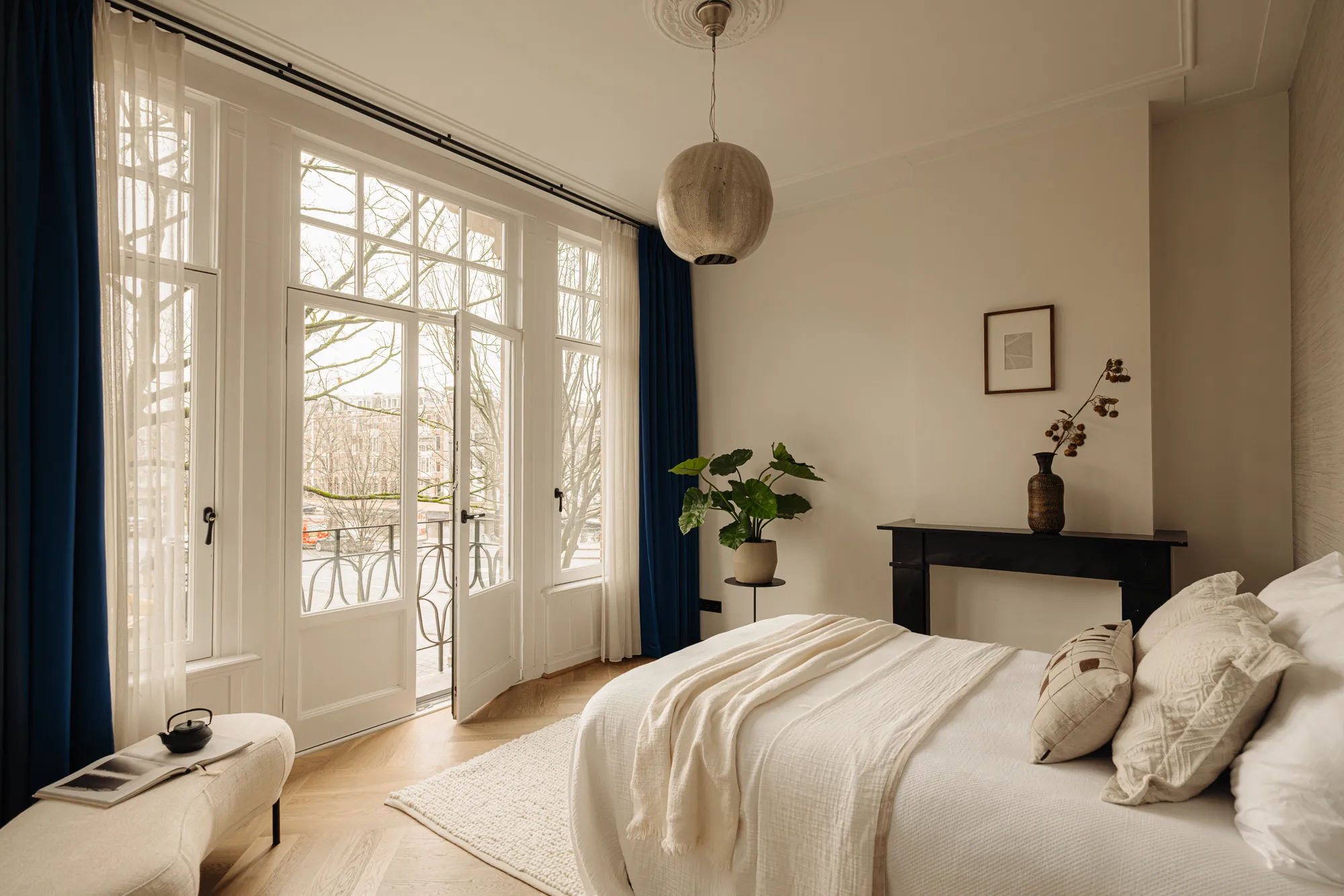 chambre avec balcon décoration contemporaine beige chambre avec balcon décoration contemporaine beige