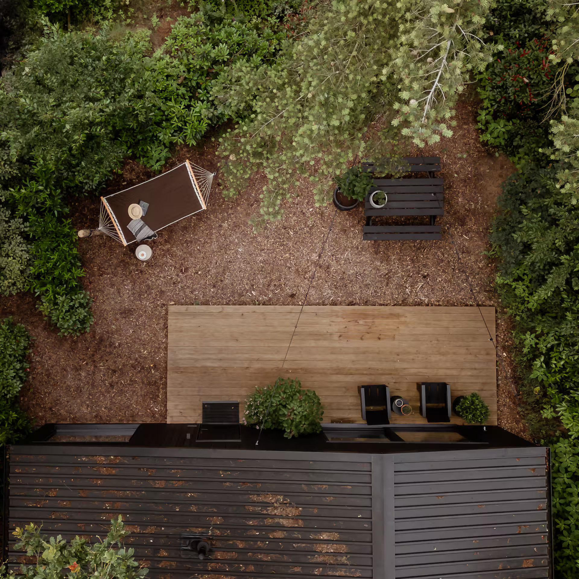 petite maison intérieur design avec terrasse bois entourée d petite maison intérieur design avec terrasse bois entourée d'arbres