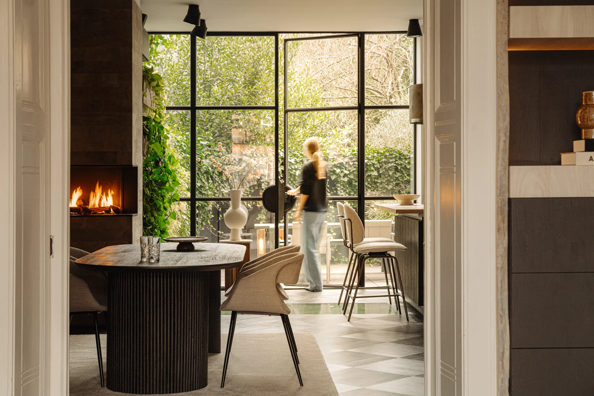 salle à manger et cuisine sur jardin avec fenêtre verrière décoration contemporaine salle à manger et cuisine sur jardin avec fenêtre verrière décoration contemporaine