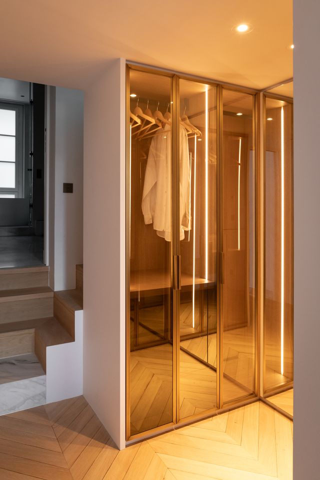 dressing vitré appartement Paris décoration contemporaine par Elodie Sierocki photo : © bcdf studio