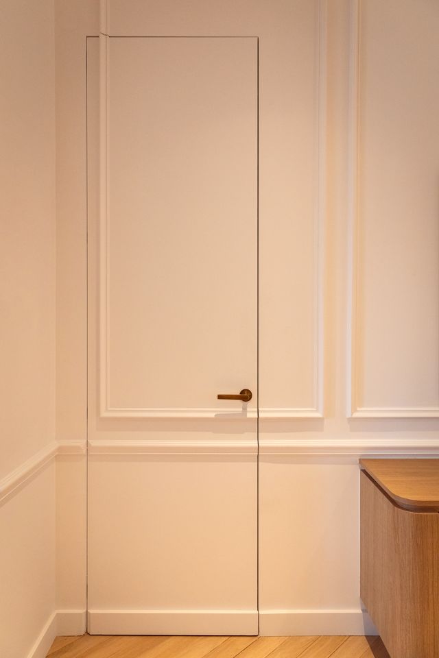 porte avec moulures