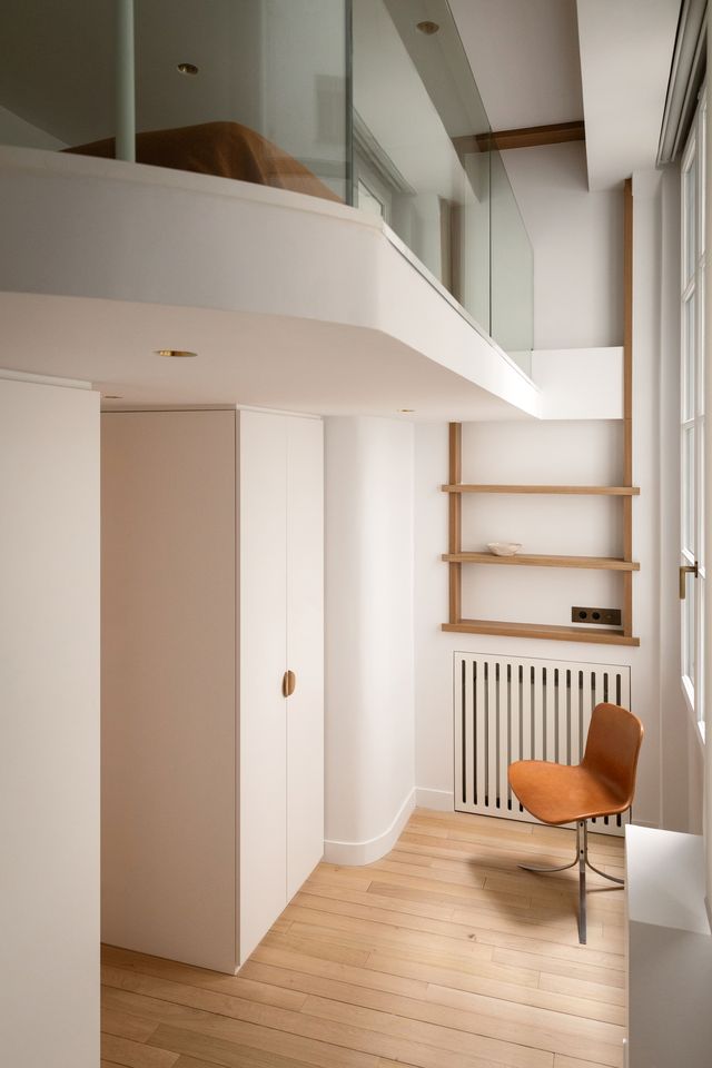 bureau avec mezzanine appartement Paris décoration contemporaine par Elodie Sierocki photo : © bcdf studio