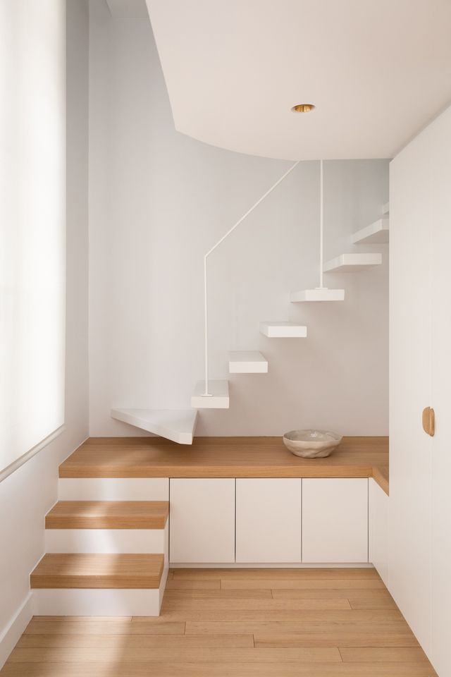 escalier pour mezzanine appartement Paris décoration contemporaine par Elodie Sierocki photo : © bcdf studio