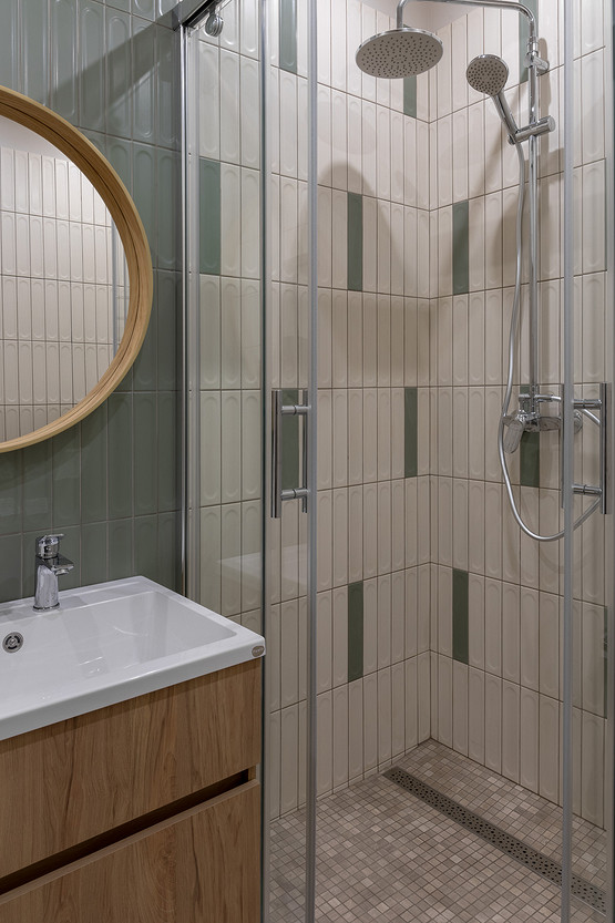 salle de bain verte et bois