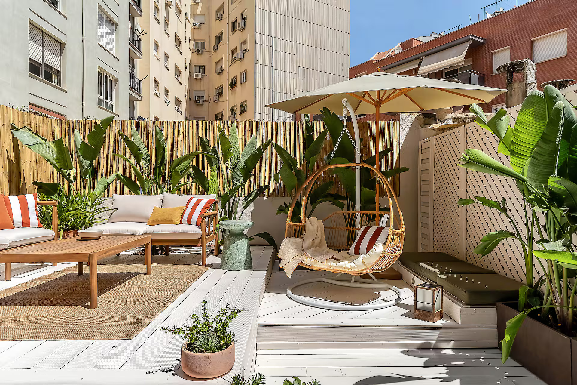 terrasse XXL décoration contemporaine appartement Barcelone terrasse XXL décoration contemporaine appartement Barcelone