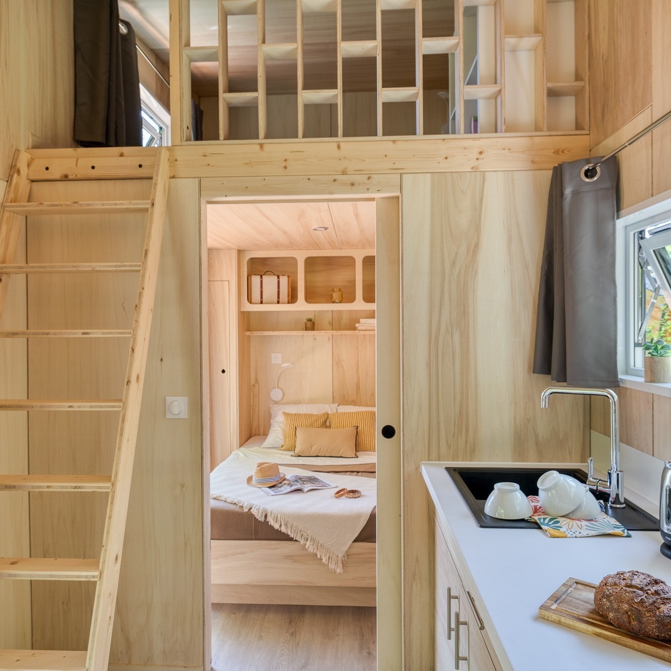 cuisine et chambre tiny house française 22m2 L’Intrépide de Ideal Tiny cuisine et chambre tiny house française 22m2 L’Intrépide de Ideal Tiny