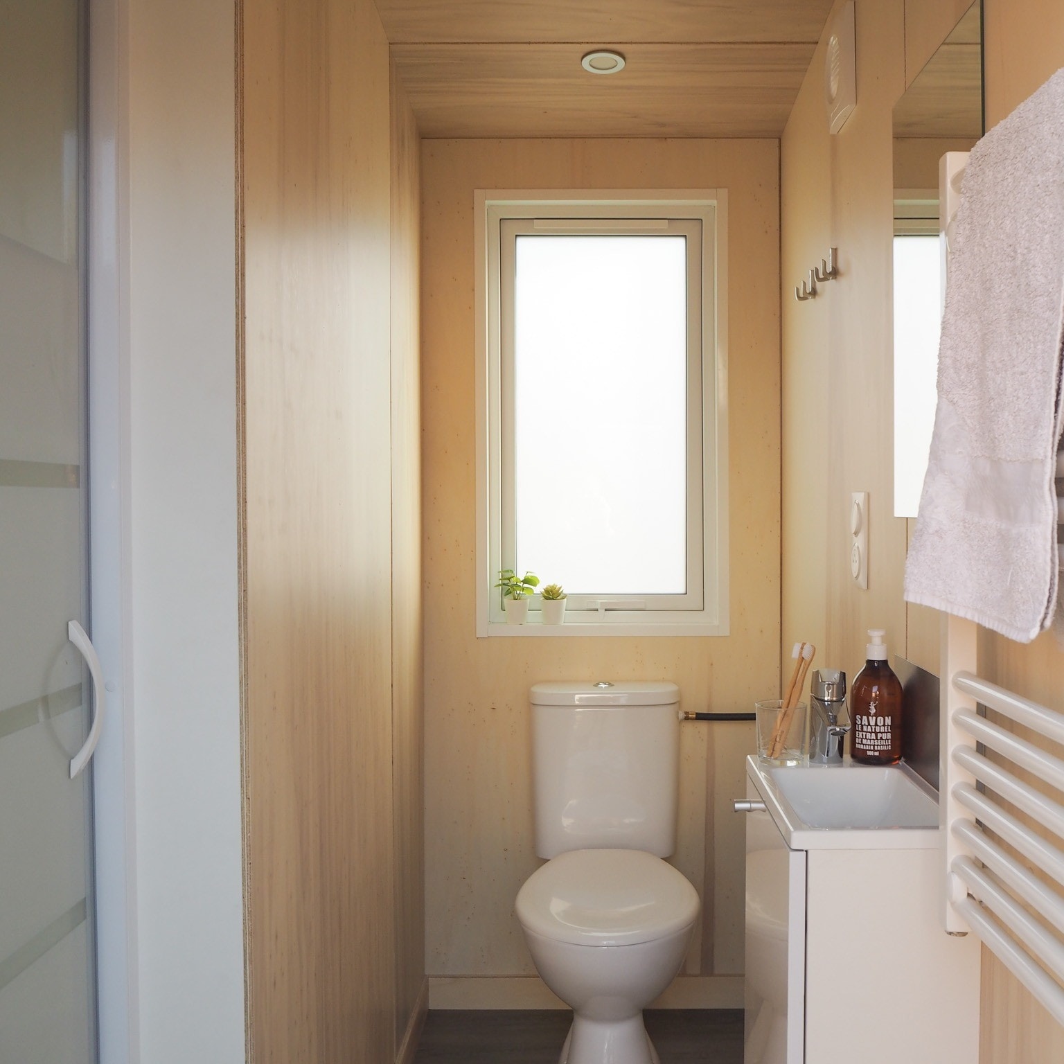 salle de bain séparée mini maison mobile L’Intrépide salle de bain séparée mini maison mobile L’Intrépide