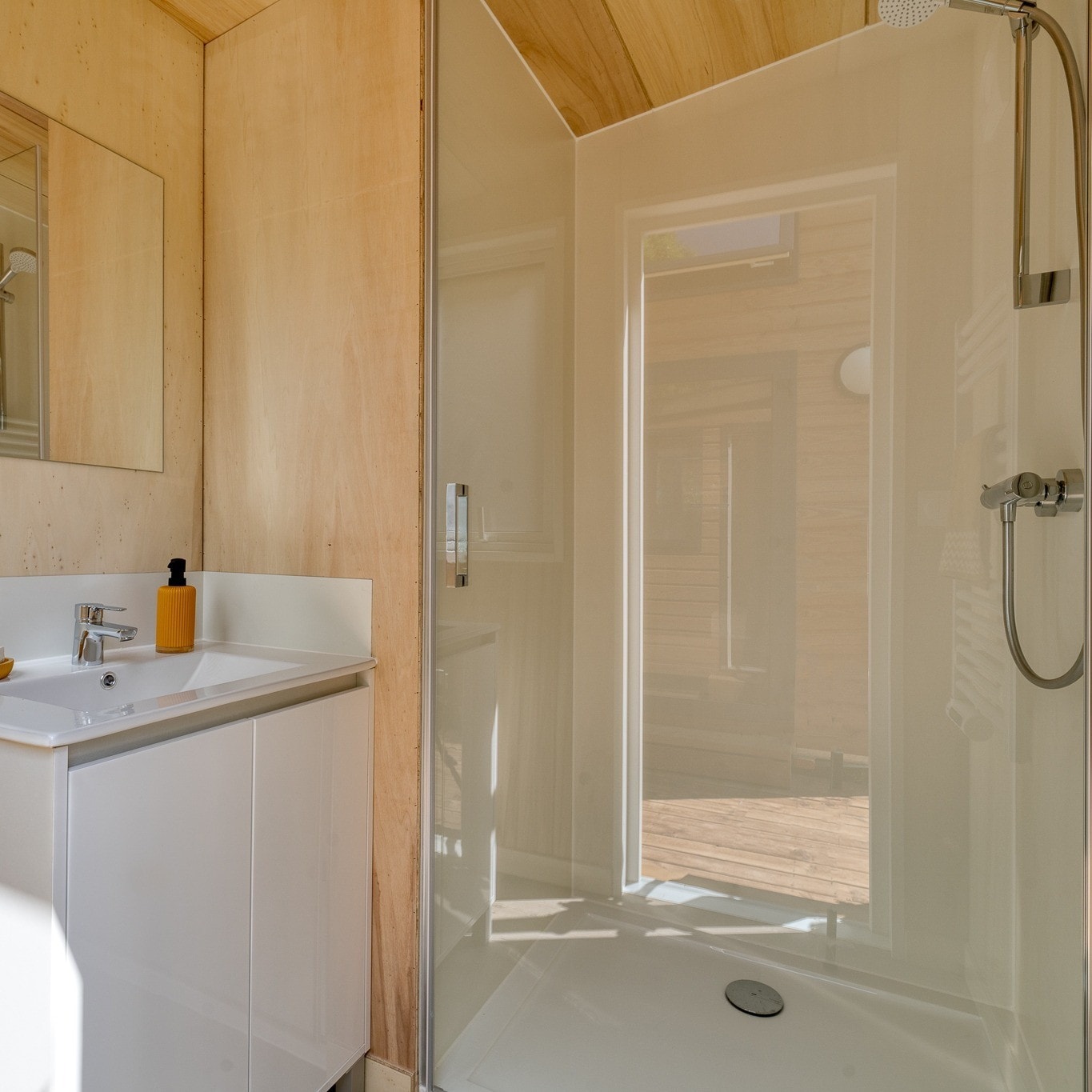 salle de bain séparée mini maison mobile L’Intrépide salle de bain séparée mini maison mobile L’Intrépide