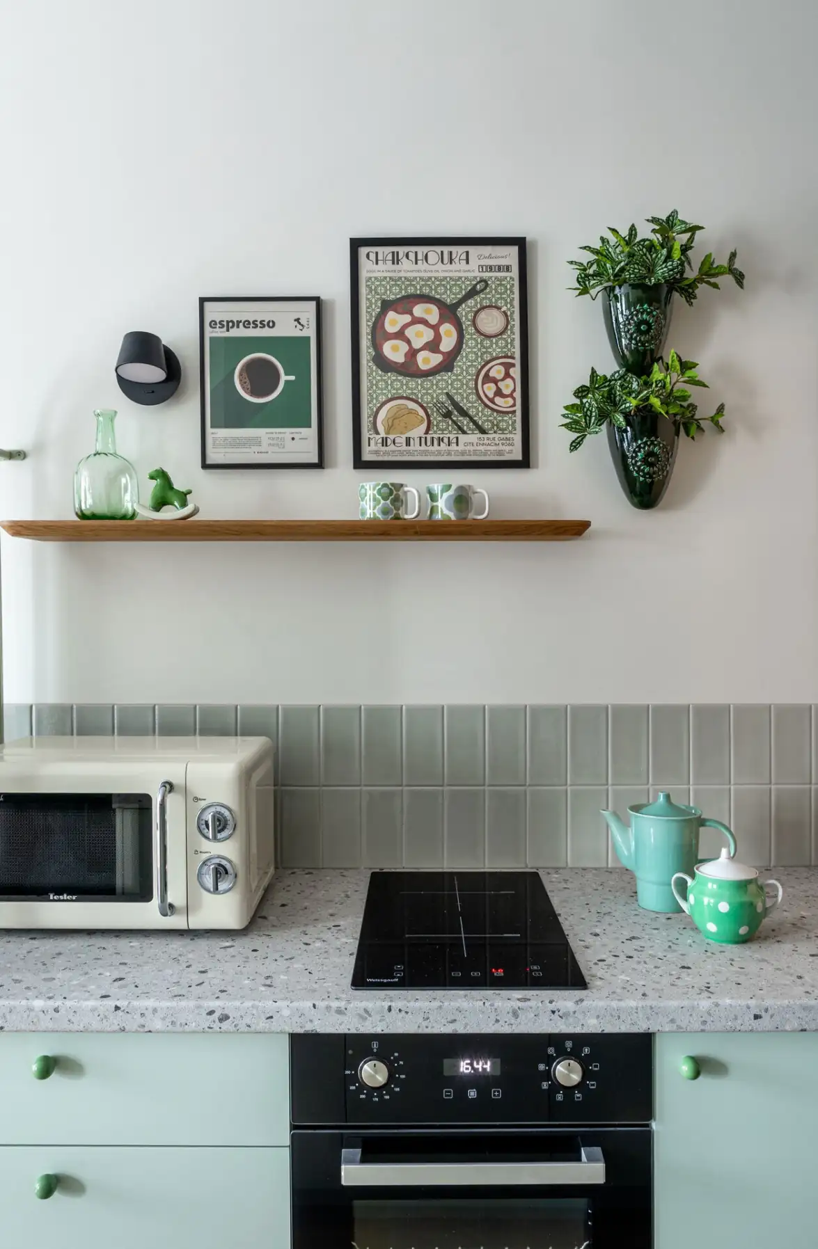 green kitchen 30m2 studio in 70's style