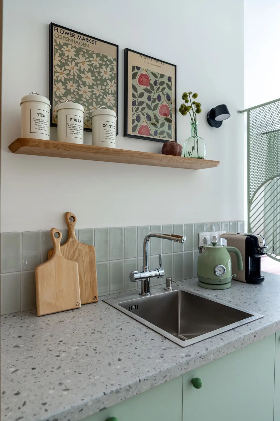 green kitchen 30m2 studio in 70's style